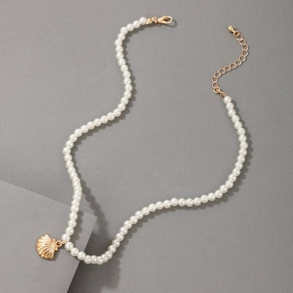 Shell Pendant & Peal Beaded Necklace - Picture 3 of 5